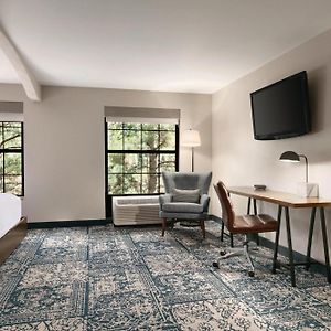 Tradition King Room